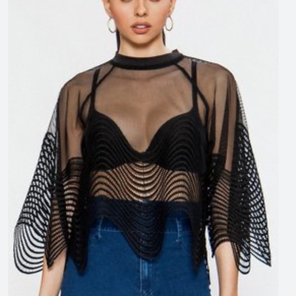 AKIRA Mesh Wavy Crop Top 🖤 - Picture 4 of 11